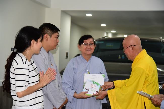The ceremony putting the Buddha statue and releasing creatures.