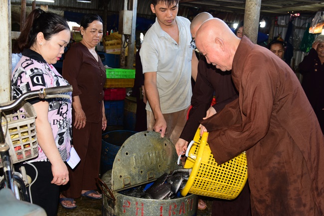 The ceremony putting the Buddha statue and releasing creatures.
