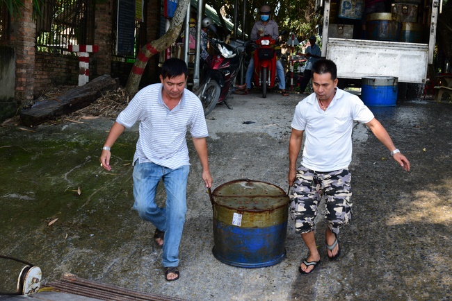 The ceremony putting the Buddha statue and releasing creatures.