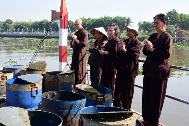 The ceremony putting the Buddha statue and releasing creatures.
