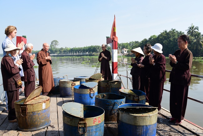The ceremony putting the Buddha statue and releasing creatures.
