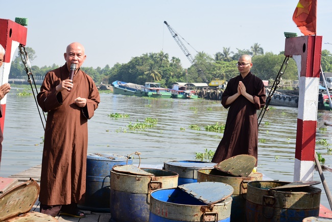 The ceremony putting the Buddha statue and releasing creatures.