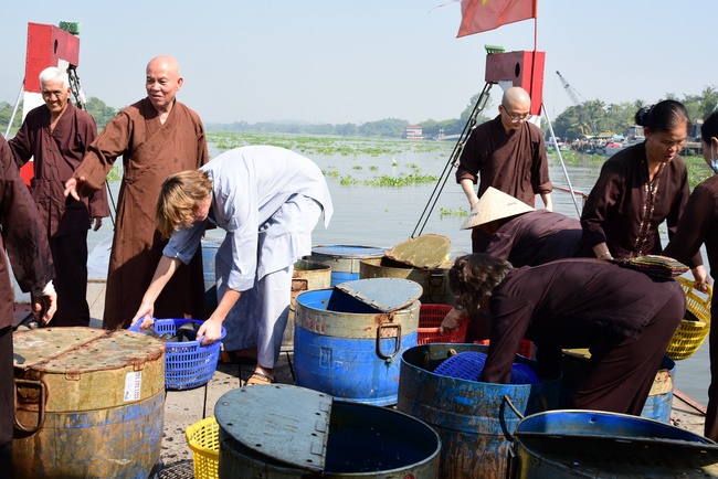 The ceremony putting the Buddha statue and releasing creatures.