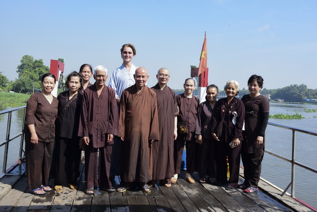 The ceremony putting the Buddha statue and releasing creatures.