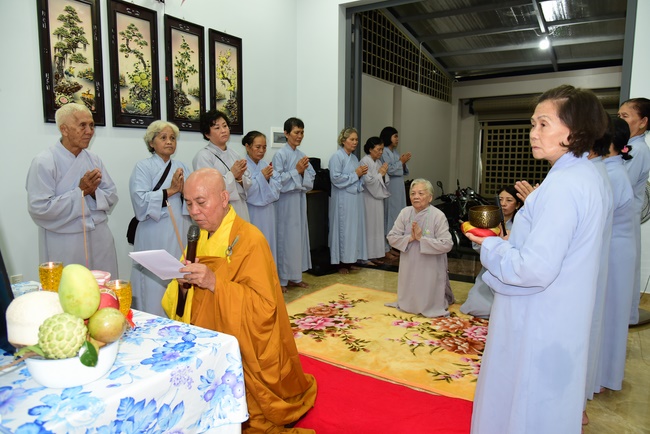 The ceremony putting the Buddha statue and releasing creatures.