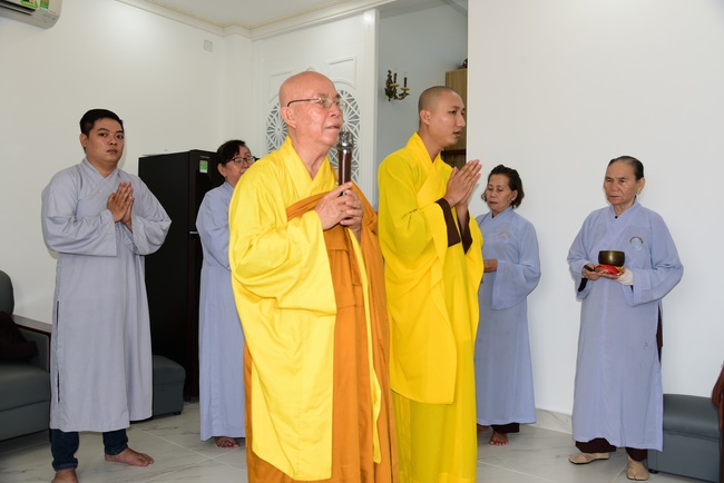 The ceremony putting the Buddha statue and releasing creatures.