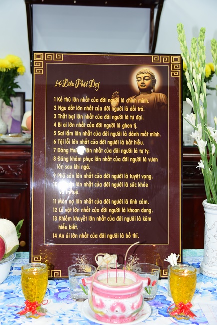 The ceremony putting the Buddha statue and releasing creatures.