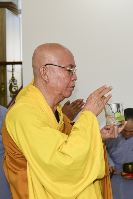 The ceremony putting the Buddha statue and releasing creatures.