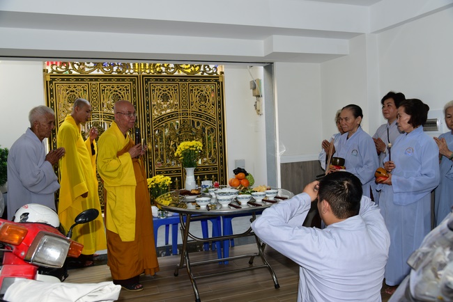 The ceremony putting the Buddha statue and releasing creatures.