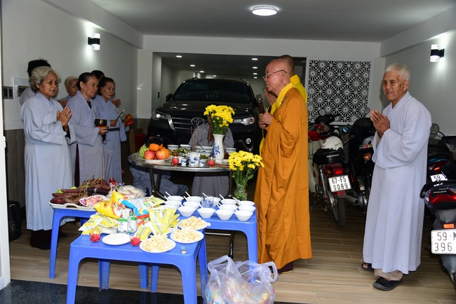 The ceremony putting the Buddha statue and releasing creatures.