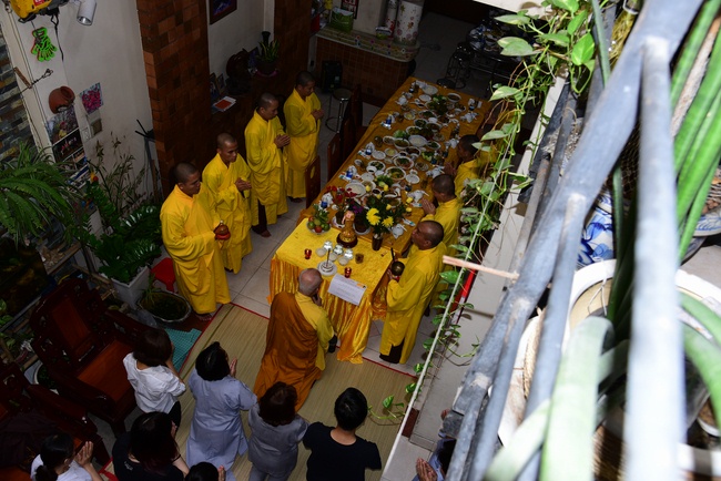 The beginning rite to sculpt the Buddha statue