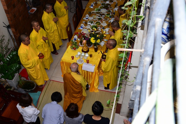The beginning rite to sculpt the Buddha statue