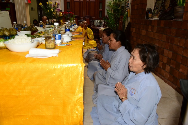 The beginning rite to sculpt the Buddha statue