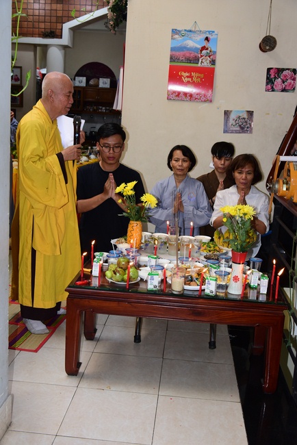 The beginning rite to sculpt the Buddha statue