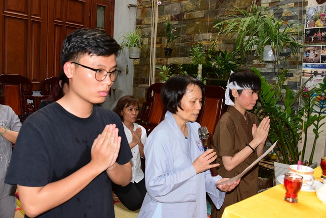The beginning rite to sculpt the Buddha statue