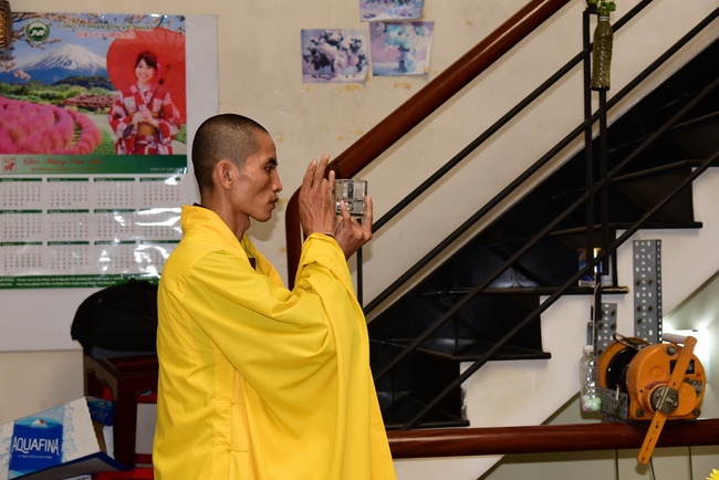 The beginning rite to sculpt the Buddha statue