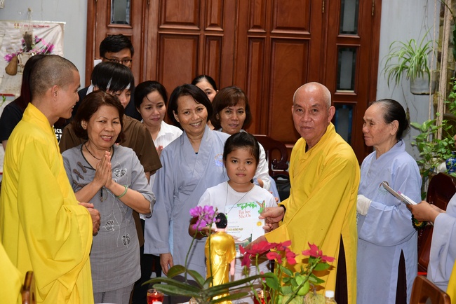 The beginning rite to sculpt the Buddha statue