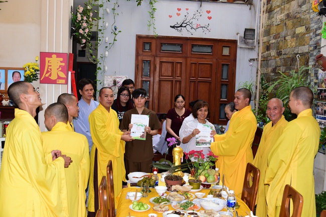 The beginning rite to sculpt the Buddha statue