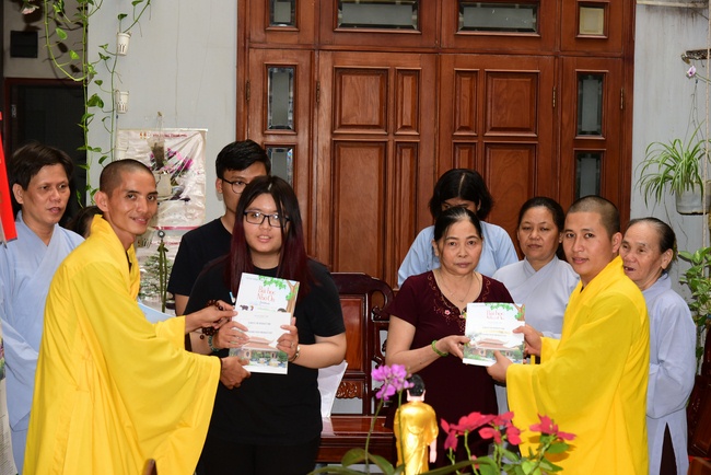 The beginning rite to sculpt the Buddha statue