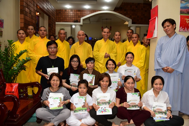 The beginning rite to sculpt the Buddha statue