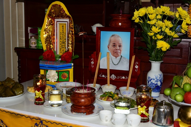 The beginning rite to sculpt the Buddha statue