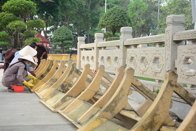 Series photos of activities preparing for the New Year 2020