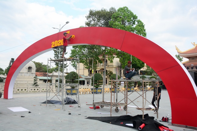 Series photos of activities preparing for the New Year 2020