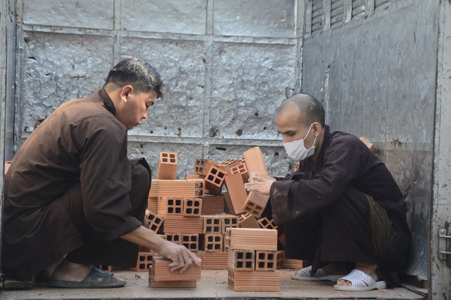 Series photos of activities preparing for the New Year 2020