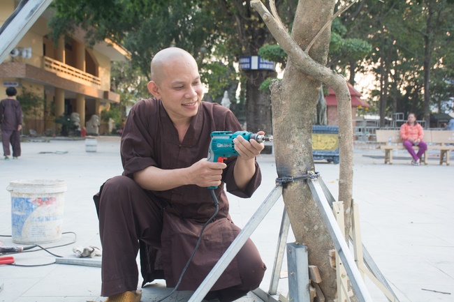 Series photos of activities preparing for the New Year 2020