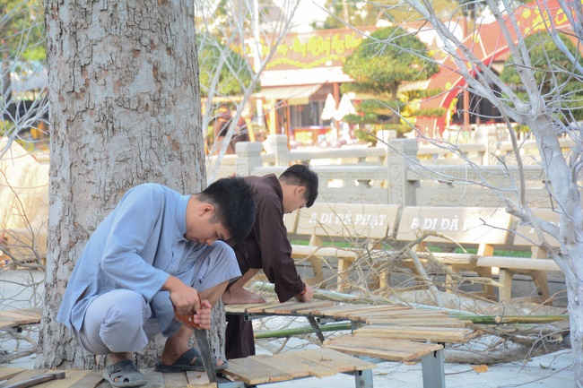 Series photos of activities preparing for the New Year 2020