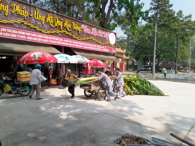 Series photos of activities preparing for the New Year 2020