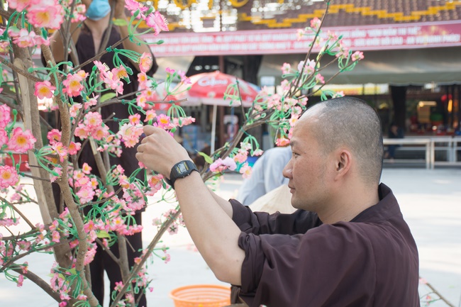 Series photos of activities preparing for the New Year 2020