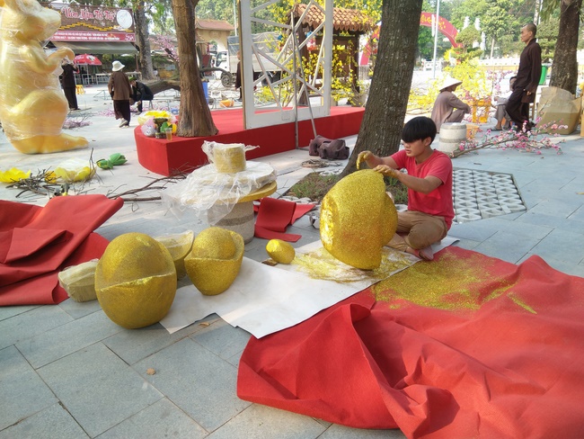 Series photos of activities preparing for the New Year 2020