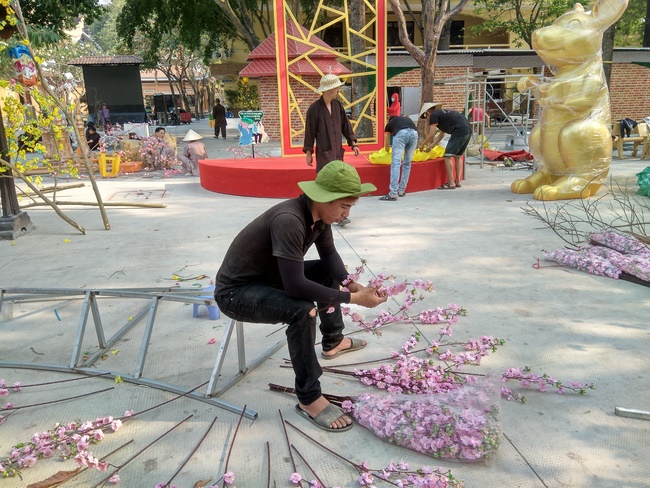 Series photos of activities preparing for the New Year 2020