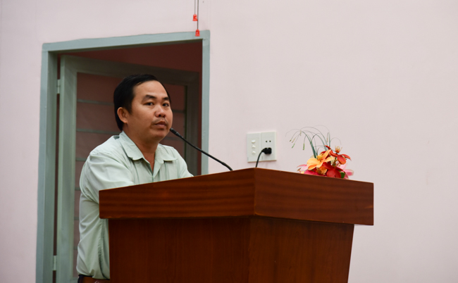 Giving Tet gifts to poor residents in Tay Ninh