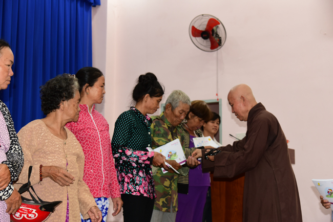 Giving Tet gifts to poor residents in Tay Ninh