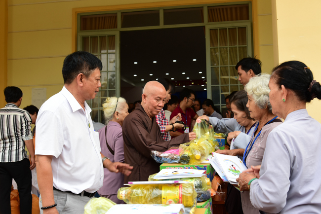 Giving Tet gifts to poor residents in Tay Ninh