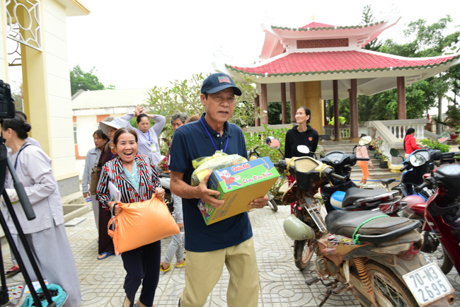 Giving Tet gifts to poor residents in Tay Ninh