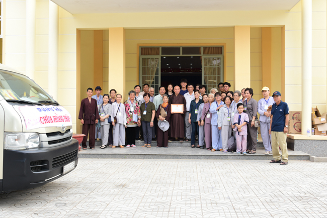 Giving Tet gifts to poor residents in Tay Ninh