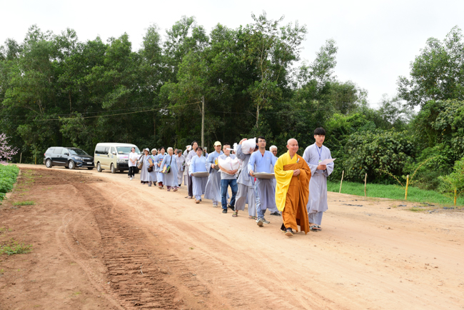 Giving Tet gifts to poor residents in Tay Ninh