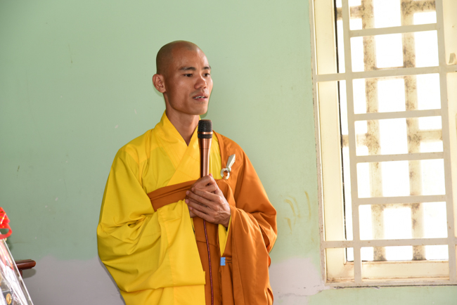 Giving Tet gifts to poor residents in Tay Ninh