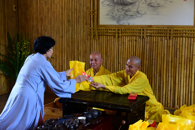 Giving Tet gifts to poor residents in Tay Ninh