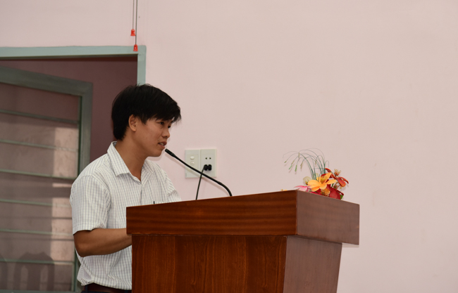 Giving Tet gifts to poor residents in Tay Ninh