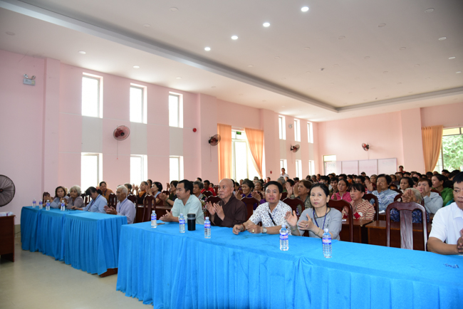 Giving Tet gifts to poor residents in Tay Ninh