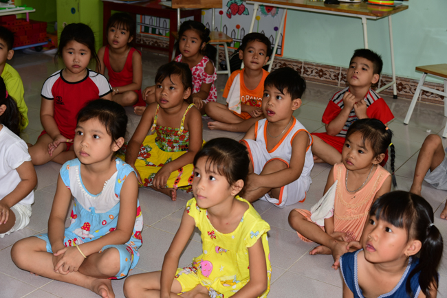 Tặng quà tại Nhơn Bình, Vĩnh Long