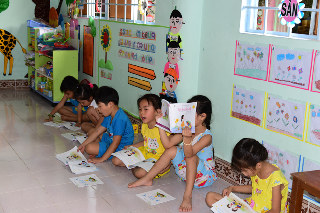 Tặng quà tại Nhơn Bình, Vĩnh Long