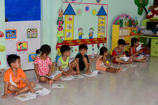 Tặng quà tại Nhơn Bình, Vĩnh Long