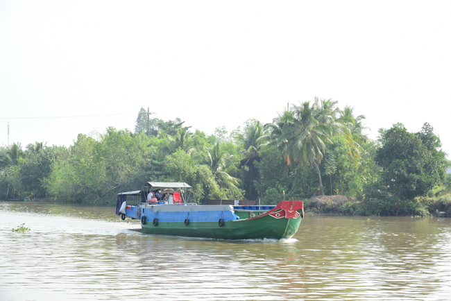 Tặng quà tại Nhơn Bình, Vĩnh Long
