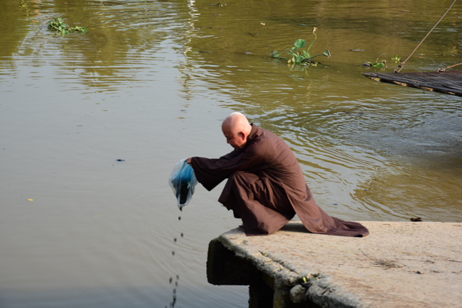 Tặng quà tại Nhơn Bình, Vĩnh Long