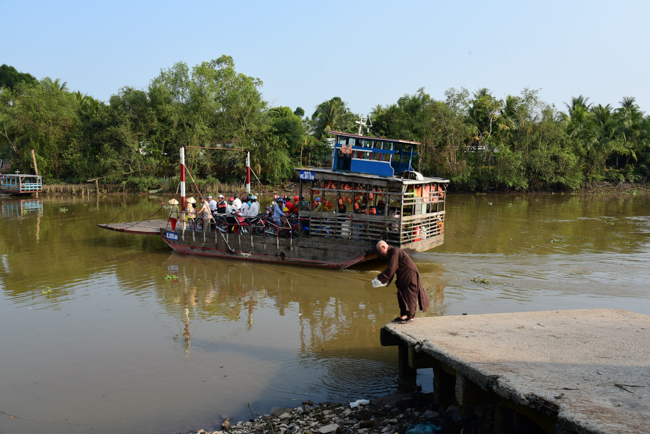 Tặng quà tại Nhơn Bình, Vĩnh Long